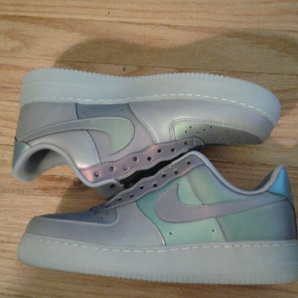 Nikes - Picture 3 of 6