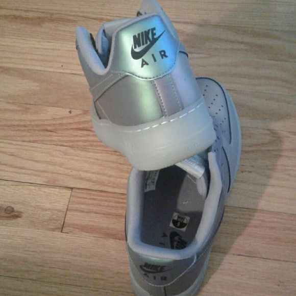 Nikes - Picture 4 of 6