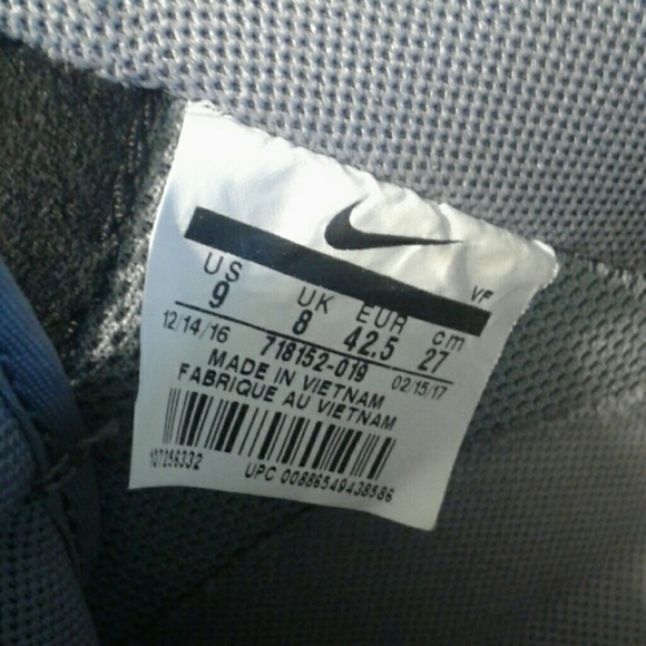 Nikes - Picture 5 of 6