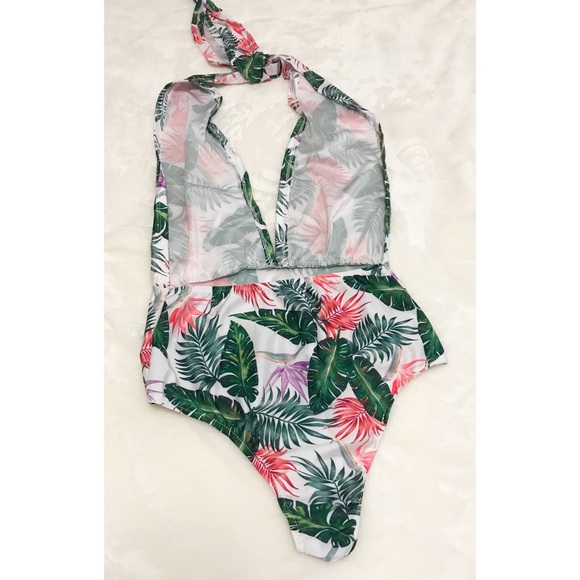 2 Left‼️ HP 6X 💖 Leaf Print Swimsuit - Picture 5 of 6