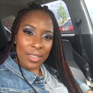 Meet your Posher, Nikia