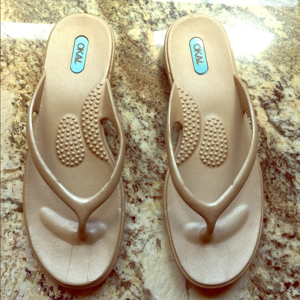 OKA-b gold/tan flip flop