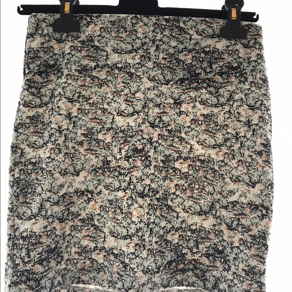 BCBG mini bandage skirt. Floral pattern.