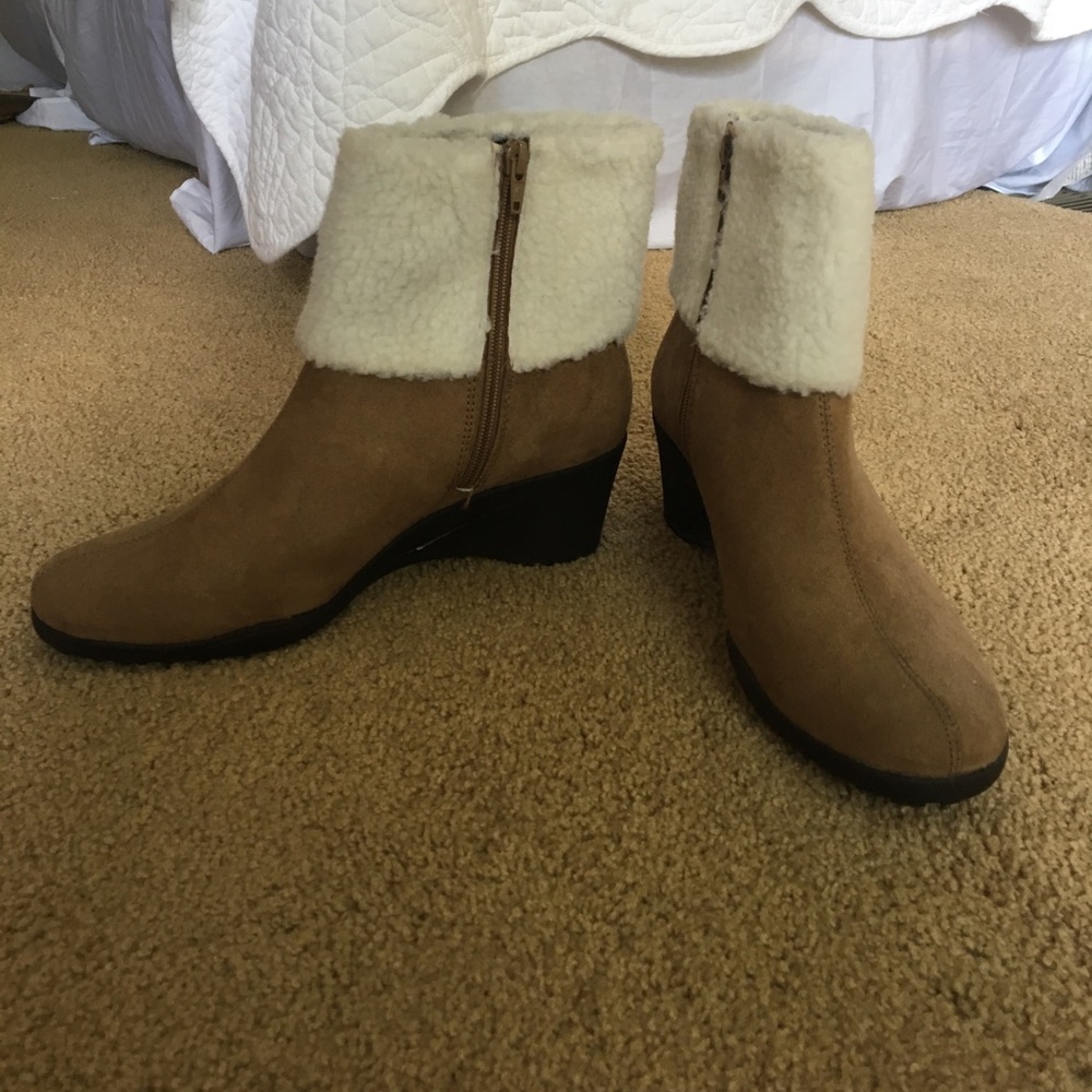 Aerosol suede booties