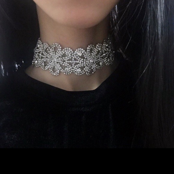 New Flower Crystal Statement Choker - Picture 2 of 2