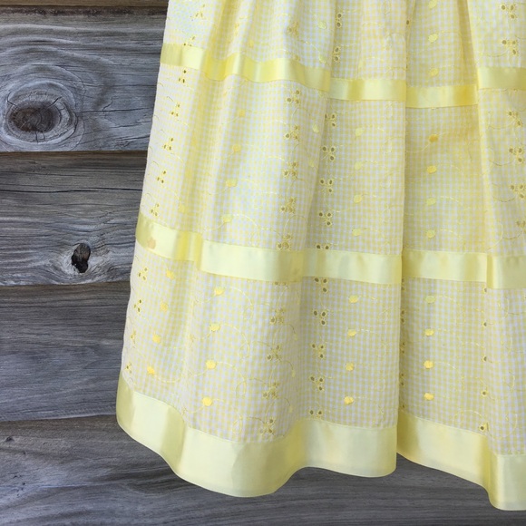 Pretty yellow dress - Picture 4 of 6