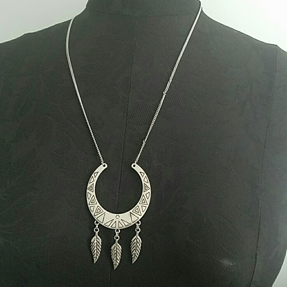 TRIBAL HALF MOON CRESCENT FEATHER NECKLACE