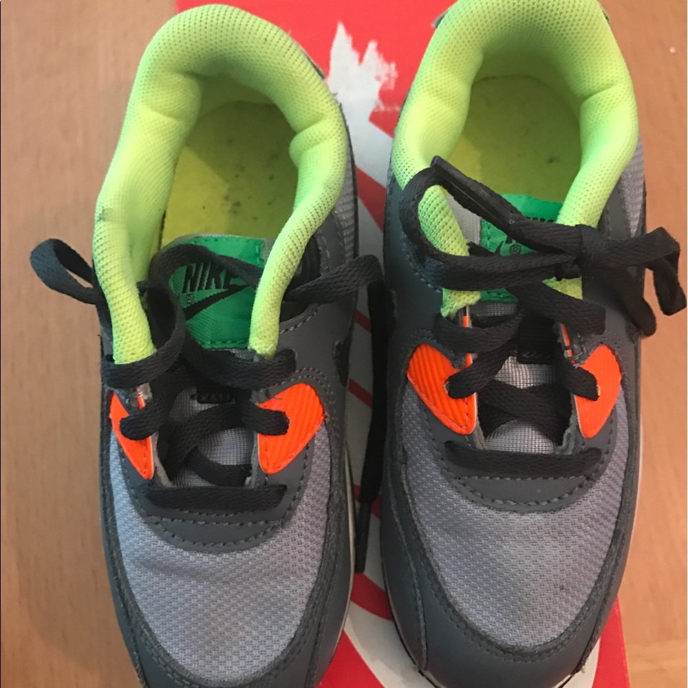 Boy's Nike air Max