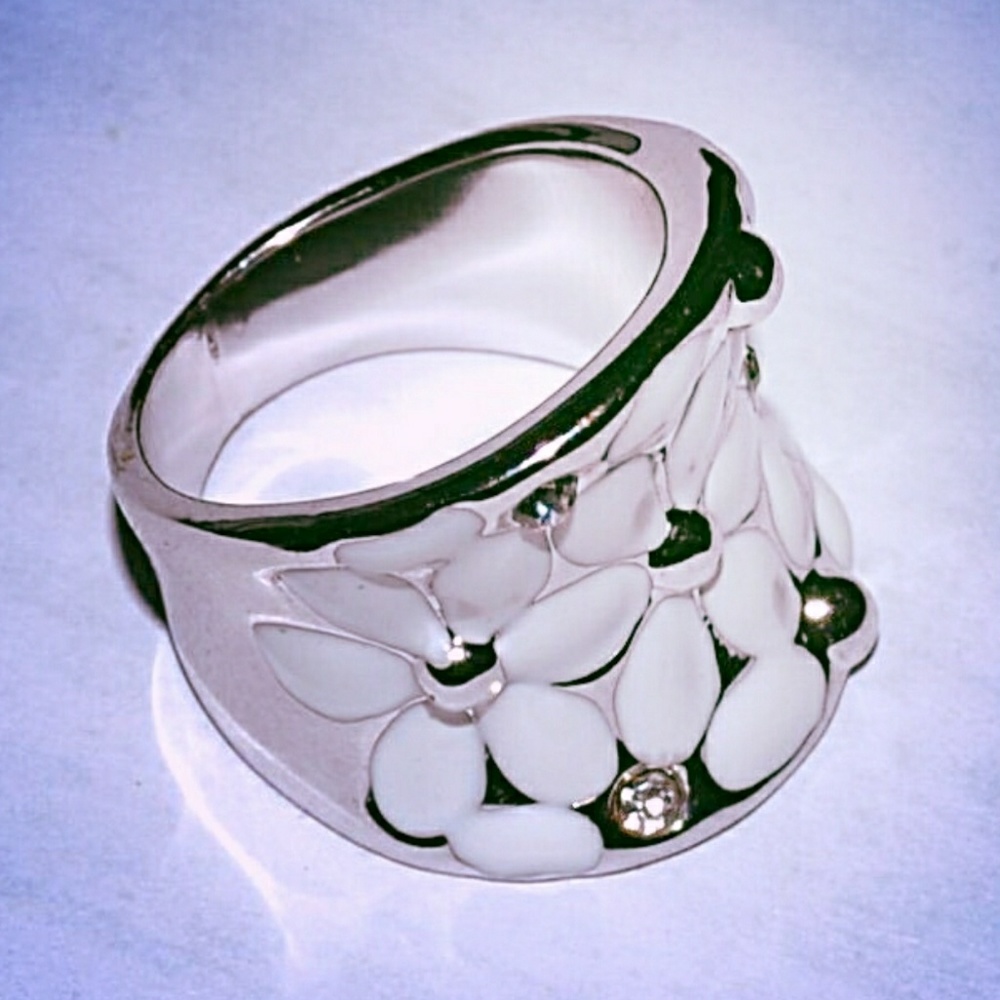 Silver Platinum Plated White flower statement ring NWT