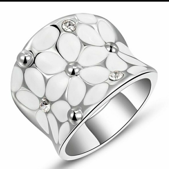 Silver Platinum Plated White flower statement ring NWT - Picture 6 of 10