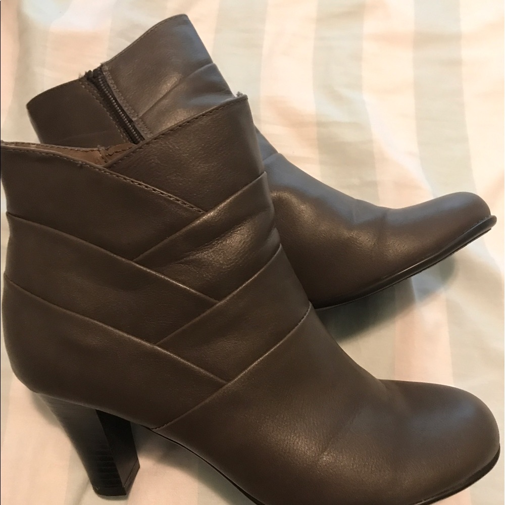 Only worn once heel booties