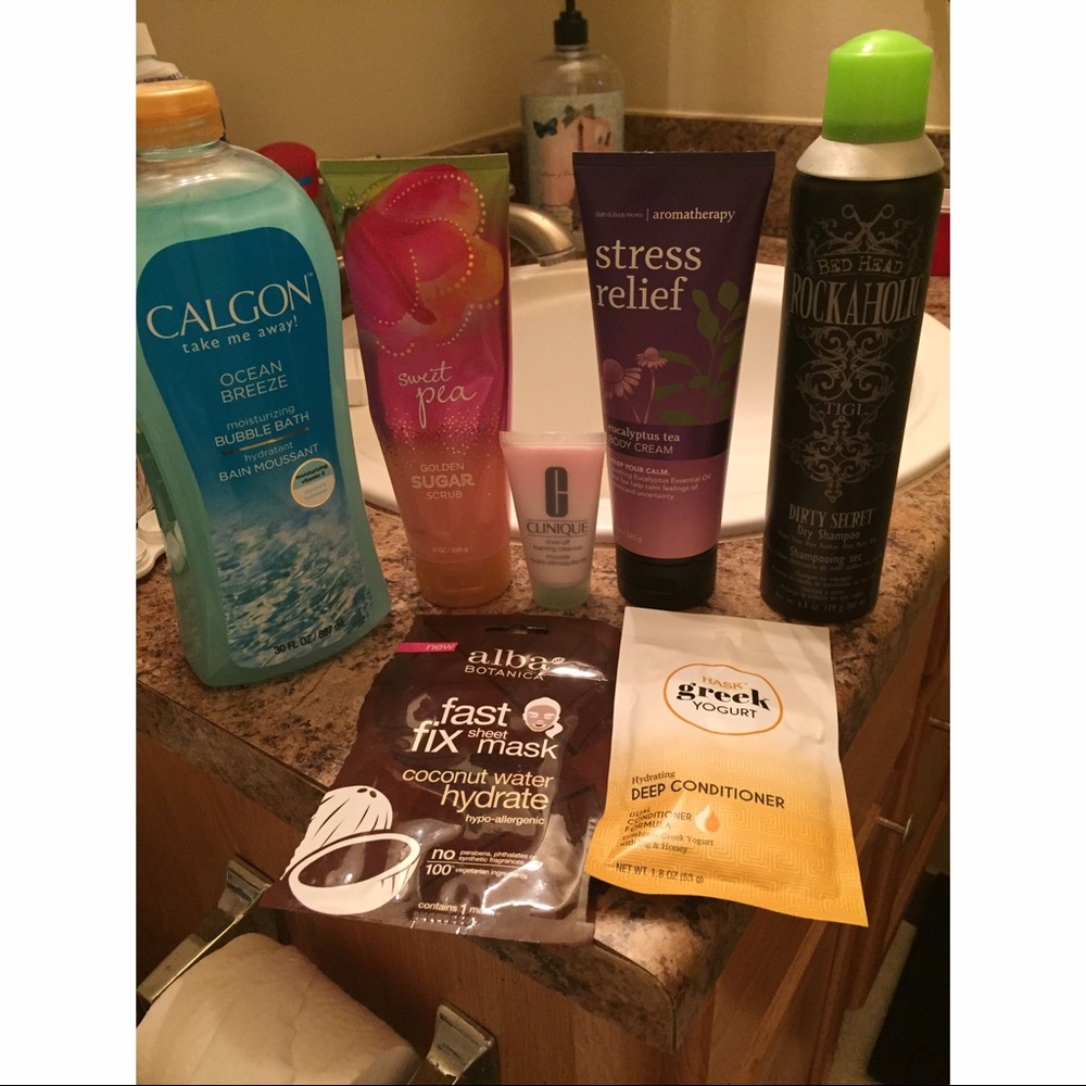 Bundle of face masks and bath and body stuff.
