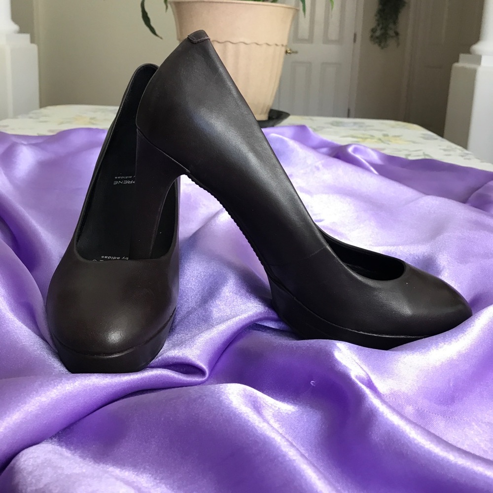🎉HP🎉 NWOB Dark Brown Pumps