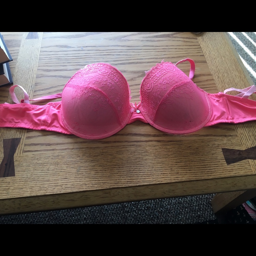 38D XOXO bra