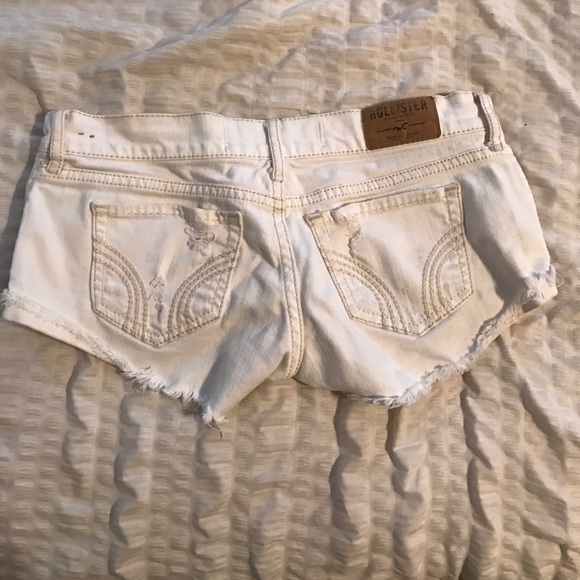 white hollister shorts - Picture 3 of 3