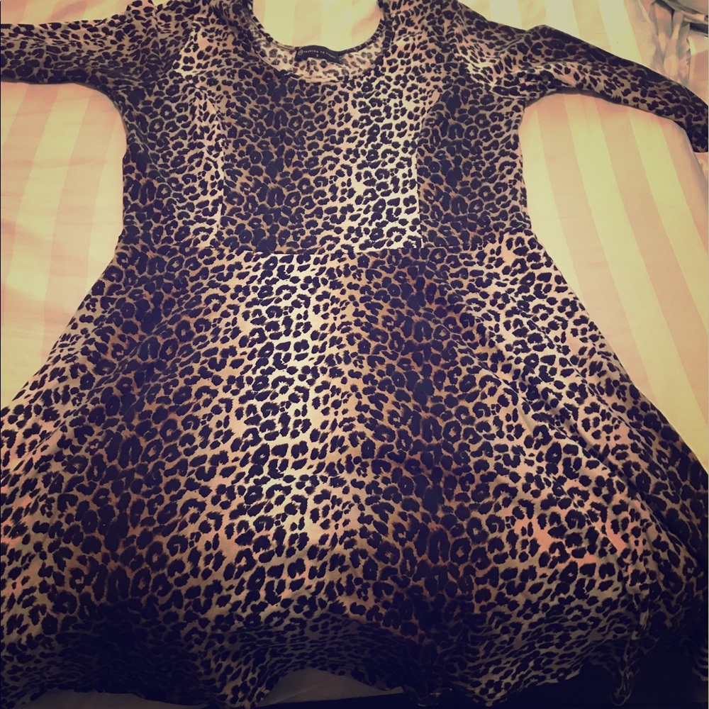 Stretchy material dress with sleeves