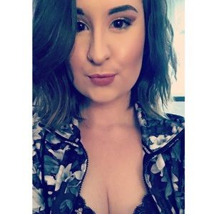 Meet your Posher, Alexis
