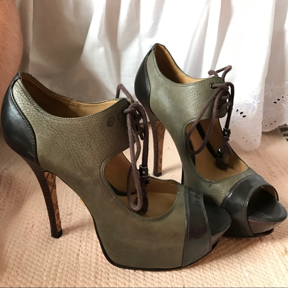 L.A.M.B khaki green platform heels, comfortable!