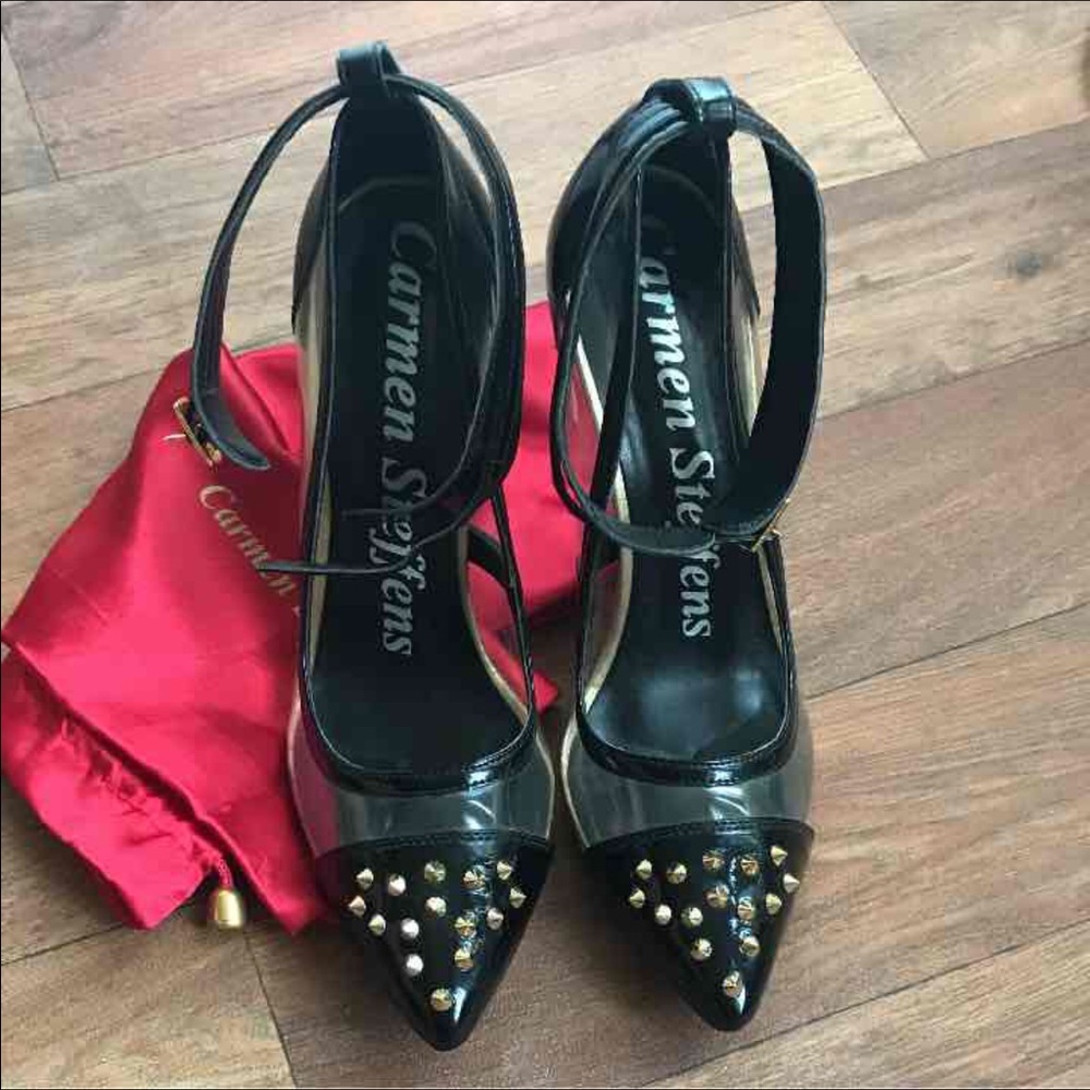 Carmen Steefens Pointed toe clear pvc heels studs