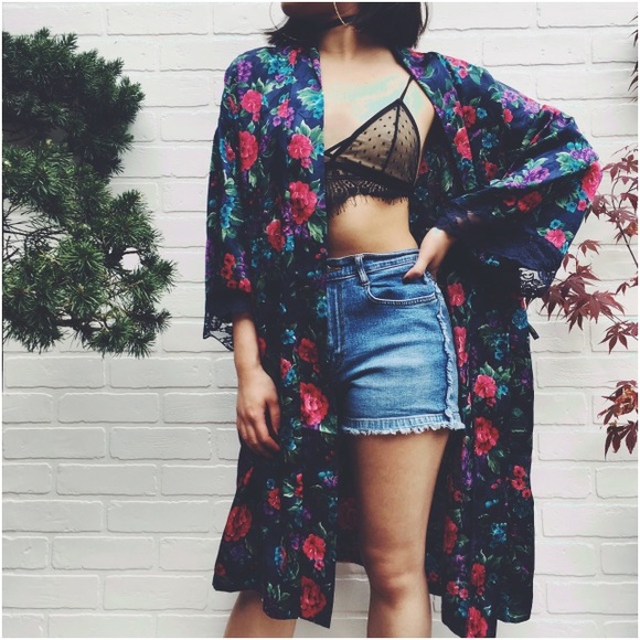Tops - 🚫SOLD🚫🆕 Floral Lace Trimmed Robe