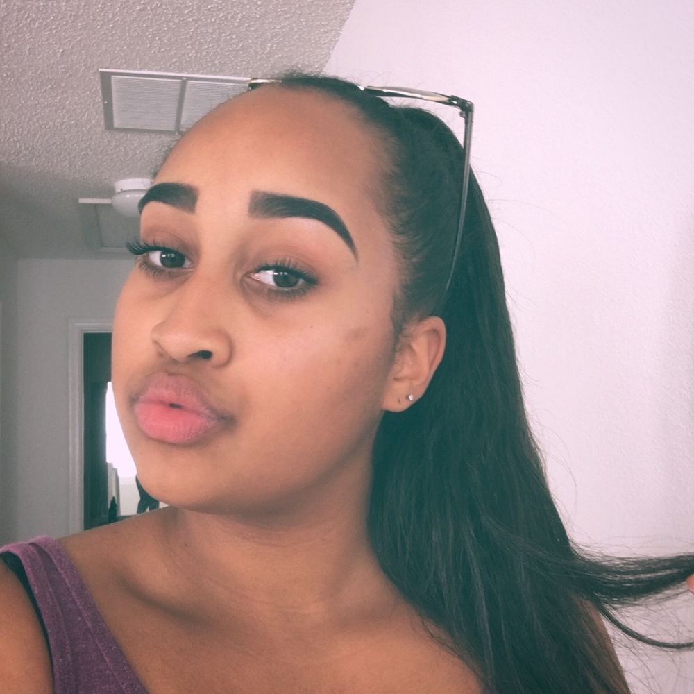 Meet your Posher, Kayla