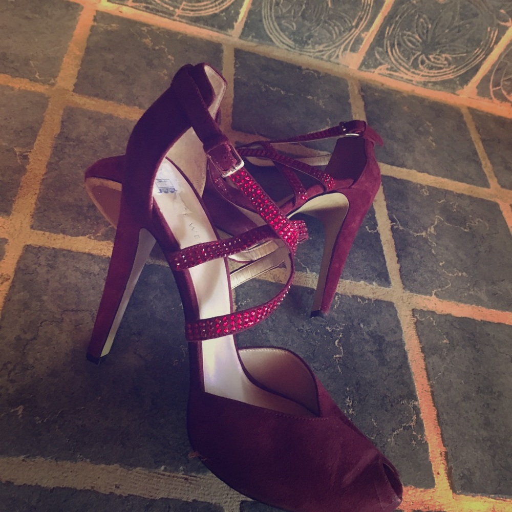 Used size 10 classy suede peep toe