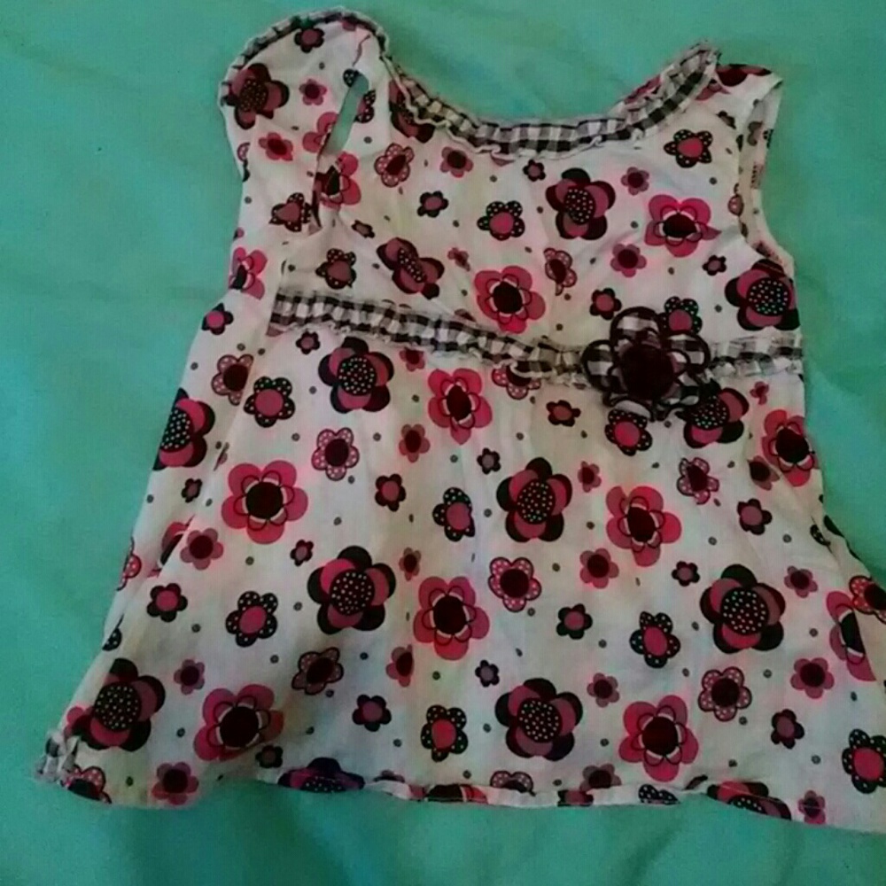 2T blouse with stylish back opening