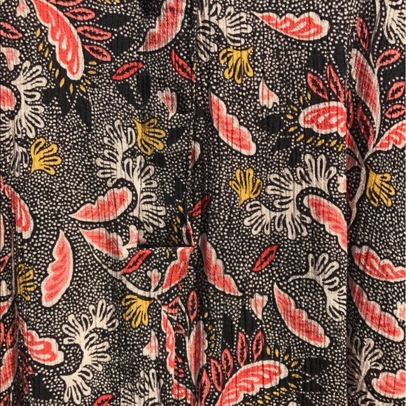 Modern, multi-patterned blouse - Picture 2 of 2