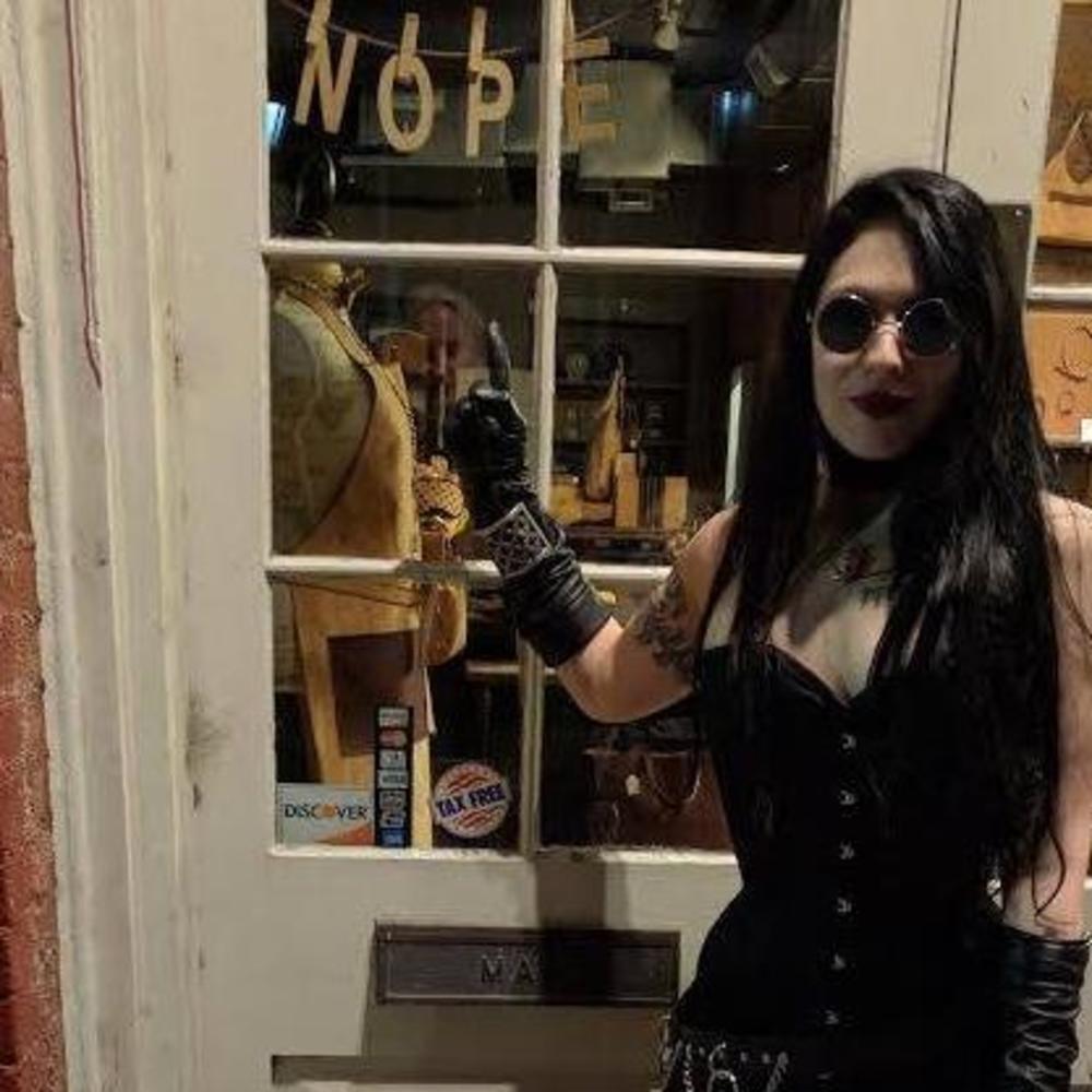 Meet your Posher, Elisa