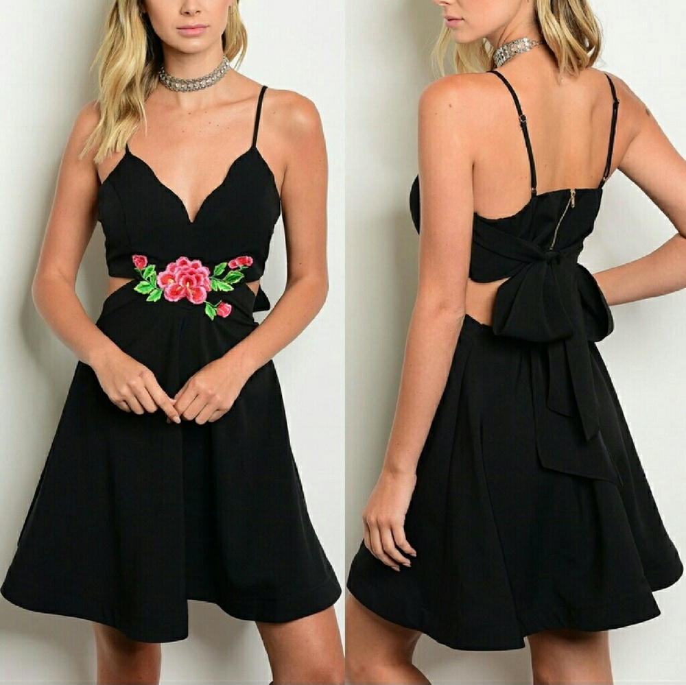 ▪️last 2▪️black dress with floral detail▪️