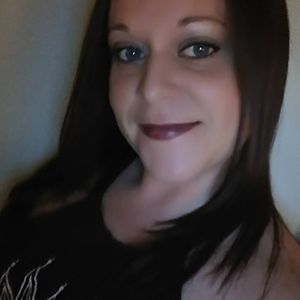 Meet your Posher, Adrienne