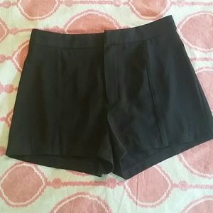 No-pockets, black shorts