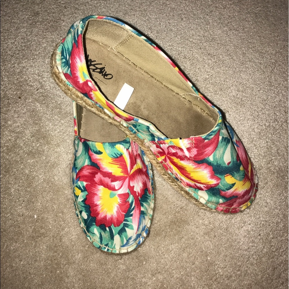 Shoes - Picture 1 of 1