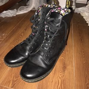 BRAND NEW NEVER WORN: dr martens