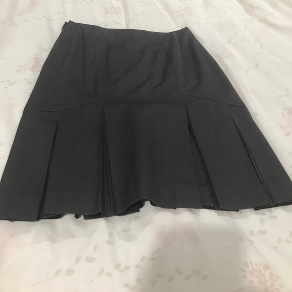 Like new Bebe Skirt - Picture 2 of 5