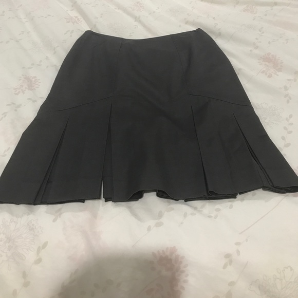 Like new Bebe Skirt - Picture 3 of 5