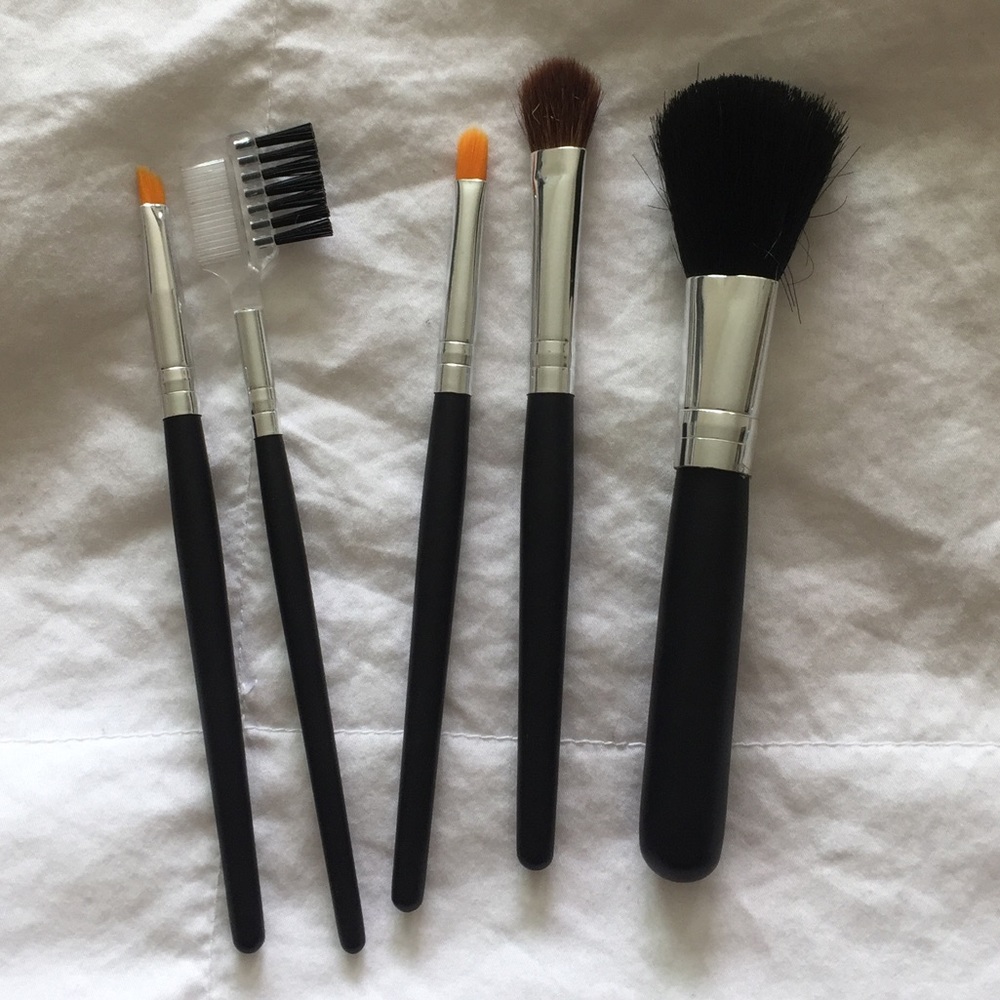 travel makeup brushes