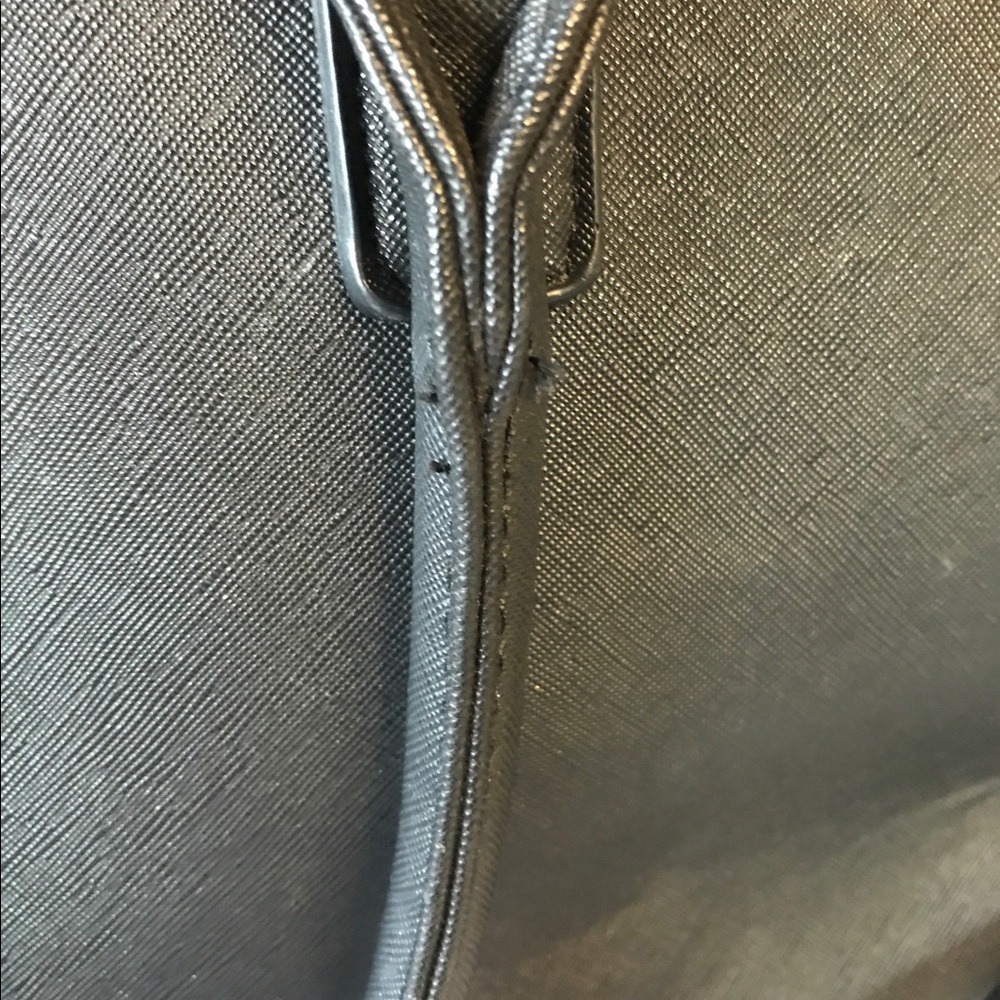 Michael Kors Large Hamilton purse - Picture 3 of 4