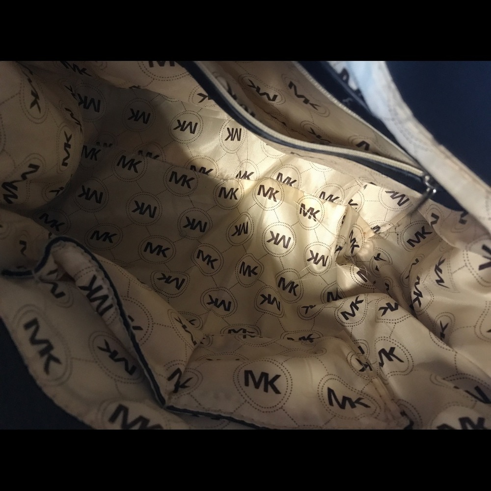 Michael Kors Large Hamilton purse - Picture 4 of 4