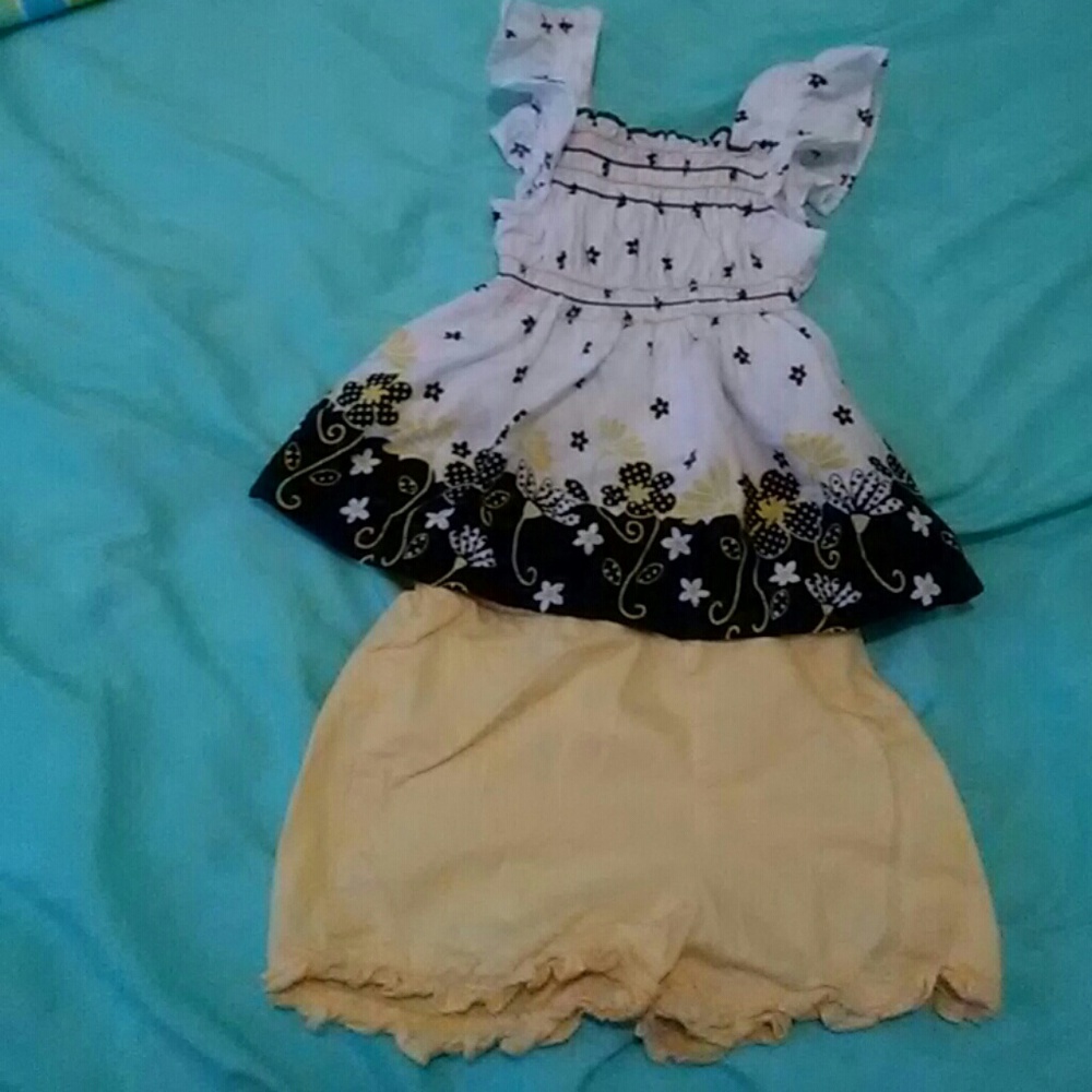 Blouse black white and yellow shorts to match