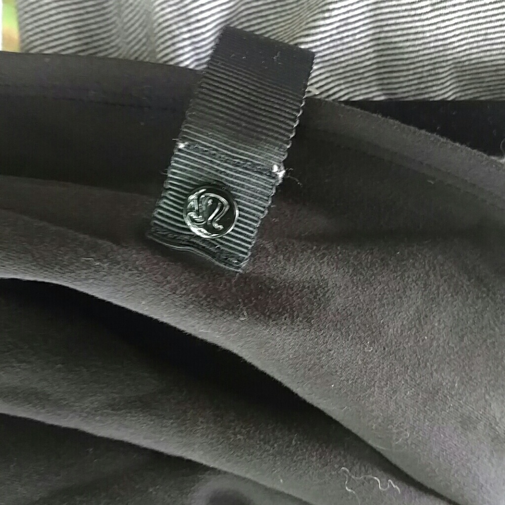Lululemon RARE Two-Sided Vinyasa Infinity Scarf - Picture 3 of 4