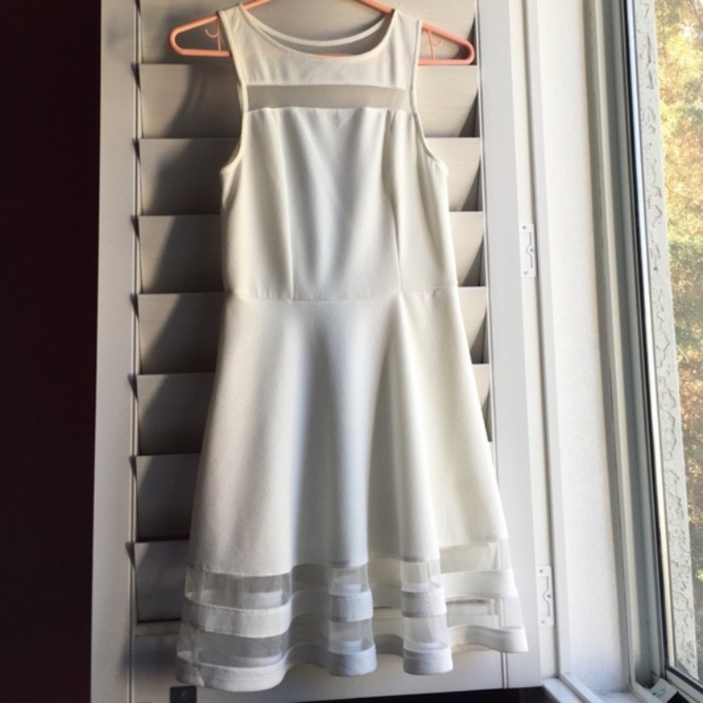 Sleeveless mesh white dress. Classic!