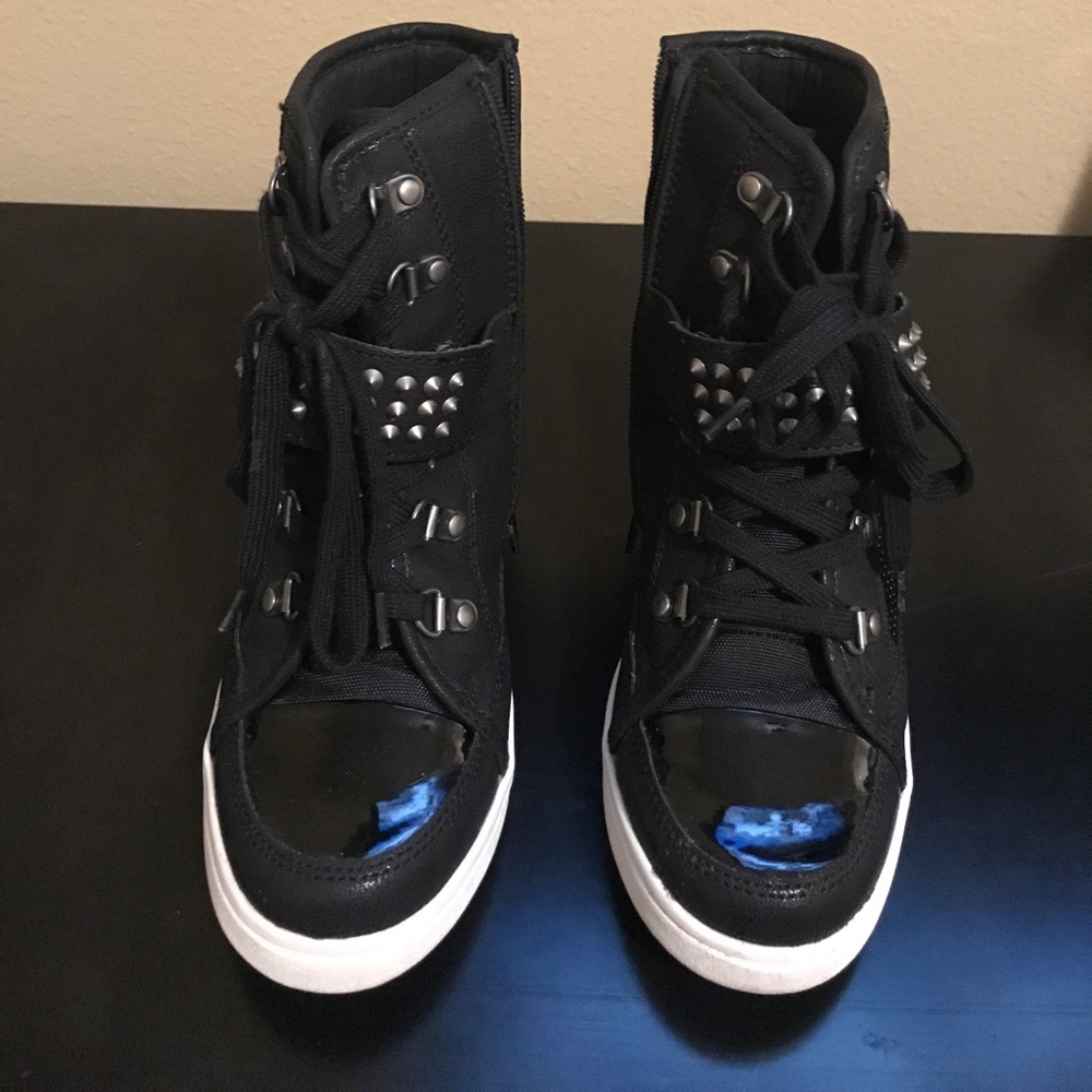 Wedged sneakers