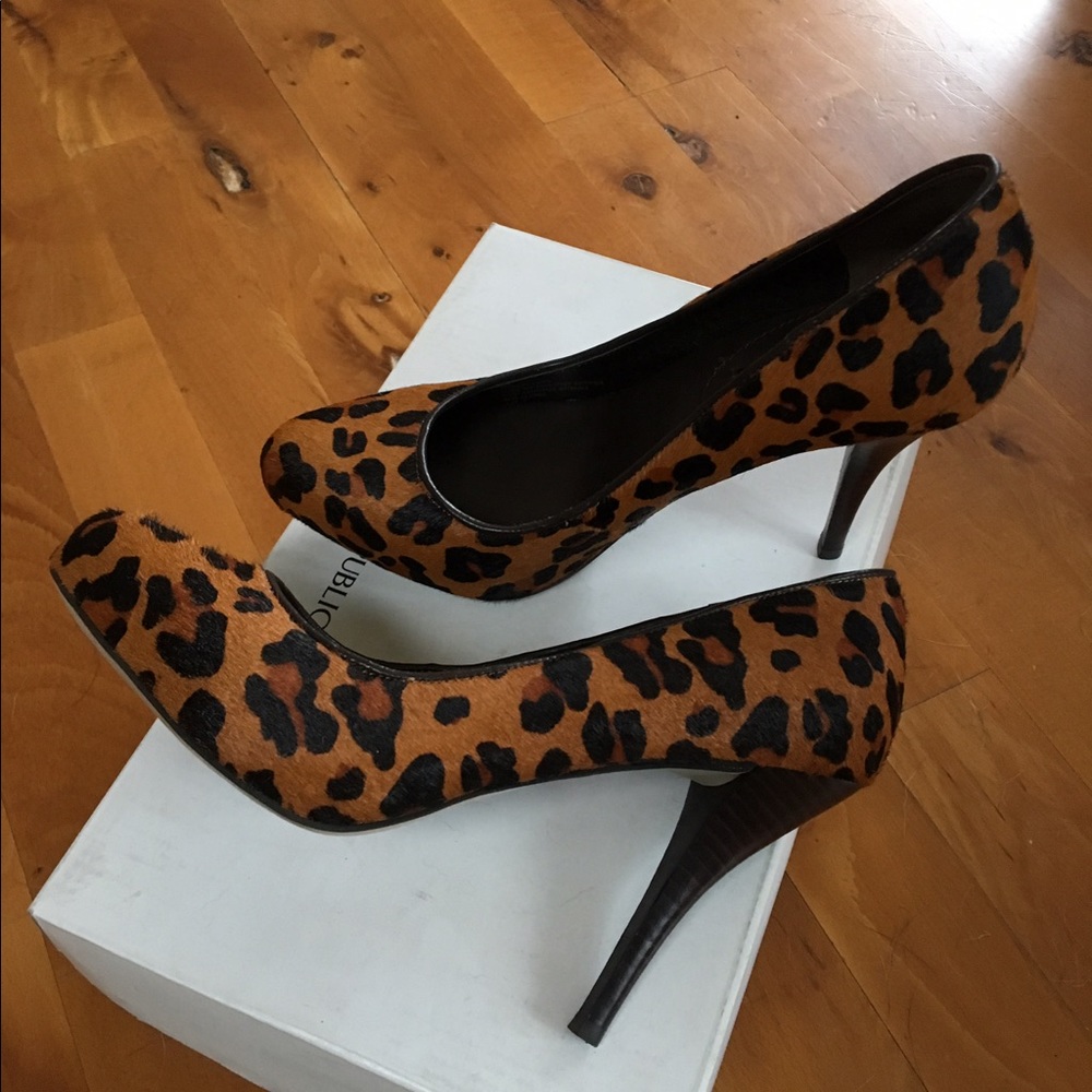 Banana Republic Leopard Pumps
