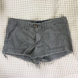 American Eagle relaxed shortie in army green
