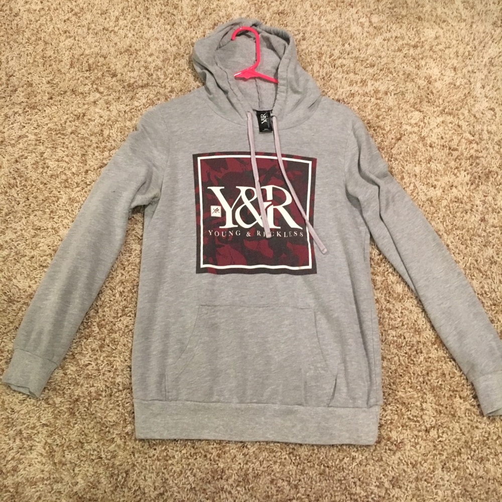 Grey sweatshirt from PAC sun. Size small