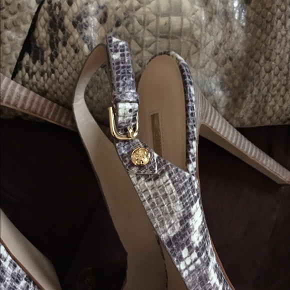 Guess - Picture 2 of 3