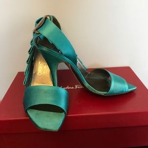 NEW beautiful Ferragamo blue satin heels