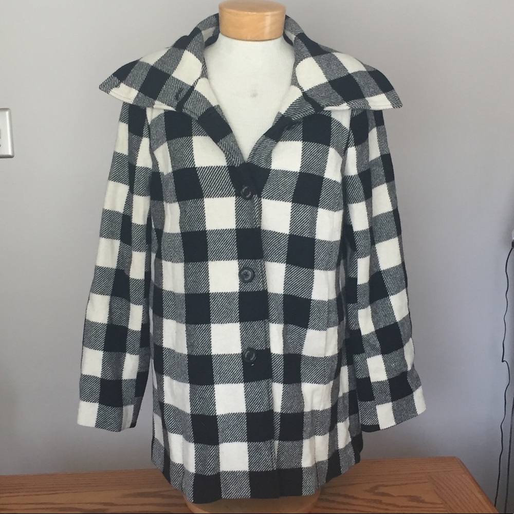 Chaps white and black checkered coat. Medium