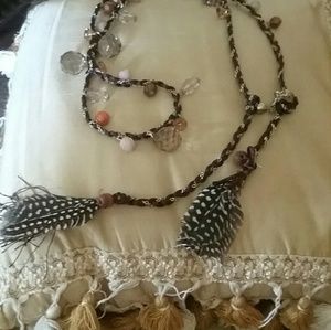 Bellt with feather tips